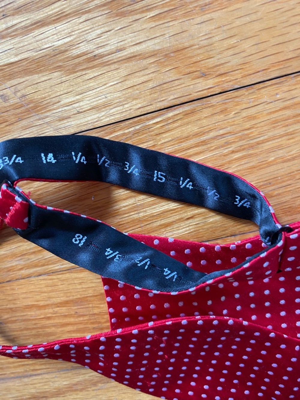 Tommy Hilfiger Red Polka Dot 100% Silk Self-Tie Bow Tie Adjustable sizing - Picture 5 of 5